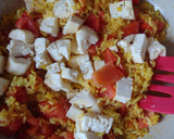 Foto del paso 4 de la receta: Arroz, queso fresco y tomate (invento delicioso 😉😋)