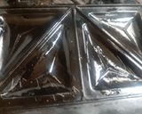 A picture of step 5 of Suji ke sandwich.