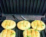 A picture of step 6 of Mixed veg tikki sandwich.