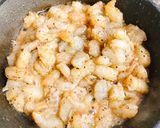 A picture of step 1 of Bánh Bột Lọc with Shrimp Filling.