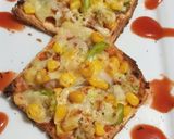 A picture of step 5 of Sweet corns bread pizza 🍞🌽.