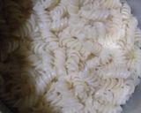 A picture of step 1 of Creamy pesto sauce pasta.