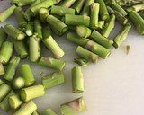 Foto del paso 1 de la receta: Revuelto de espárragos y champiñones