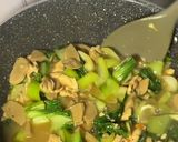 Foto langkah ke 6 dari resep Cah Pakcoy Ayam ala Restoran.