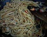 Foto langkah ke 6 dari resep Garlic Butter Spaghetti.