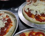 गव्हाच्या पिठाचा वेज पिझ्झा (veg pizza recipe in marathi) रेसिपी स्टेप 9 फोटो 