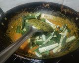 A picture of step 3 of Dahi wali bhindi.