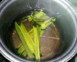 Foto langkah ke 1 dari resep Sirup Cocopandan Homemade.
