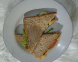 Foto langkah ke 5 dari resep Sandwich Roti Gandum Isi Telor Sayuran.