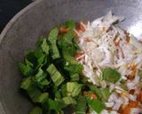 Foto langkah ke 3 dari resep Nasi goreng gulung.