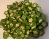 A picture of step 1 of Peanut bhindi masala (okra).