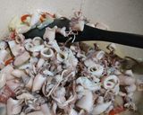 Foto langkah ke 3 dari resep Cumi Asin Tumis.