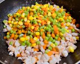 Hình bước làm 4 của món Cơm chiên hải sản