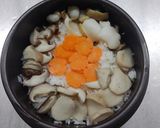 Hình bước làm 3 của món Cơm thố bào ngư