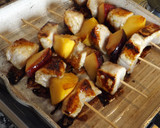 Foto del paso 5 de la receta: Brochetas de cerdo afrutadas con mostaza y miel de romero