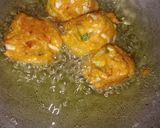 A picture of step 3 of Kadhi Pakauda.
