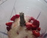 Foto langkah ke 2 dari resep Milky Shake Strawberry.
