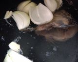 Foto del paso 3 de la receta: Caldito de mariscos arroz de coco, crocante de plátano y aguacate
