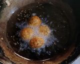 A picture of step 4 of Crispy cheesy walnut lollipops.