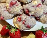 Une image de l'étape 5 de Cookies moelleux BB, fraises fraîches et chocolat blanc.