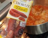 Foto del paso 4 de la receta: Manitas de puerco con chorizo al estilo español