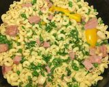 Foto del paso 4 de la receta: Pasta con Jamón-Crema de Maíz-Guisantes