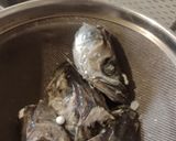 Foto del paso 5 de la receta: Consomé de cabezas de pescado