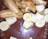 A picture of step 1 of Banana cheeko milkshake.
