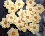 Foto langkah ke 9 dari resep 💐Pineapple Cookies Bouquet💐.