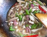 Gambar langkah 7 resipi Sotong masak halia.