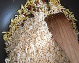 A picture of step 4 of Crunchy peanut puffed rice.