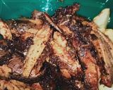 Foto langkah ke 3 dari resep Goreng sarden campur kentang dan daun singkong.
