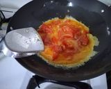 รูปขั้นตอนการทำที่ 5 ของ มะเขือเทศผัดไข่