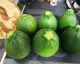 Foto del paso 1 de la receta: Calabacines rellenos de verduras y huevos