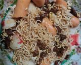 รูปขั้นตอนการทำที่ 3 ของ มาม่าหอยลายผัดฉ่า(เครื่องเยอะ)