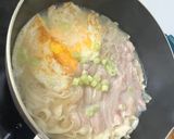 A picture of step 4 of Egg Clear Soup Noodles.