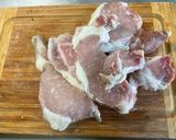 Une image de l'étape 1 de Sauté de porc mijoté au curry avec des légumes.