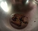 A picture of step 1 of Pepper chicken gravy.