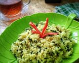 Foto langkah ke 4 dari resep Nasi Goreng Kuning Daun Mengkudu.