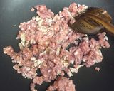 รูปขั้นตอนการทำที่ 4 ของ ข้าวต้มทรงเครื่อง (หมูสับ เต้าหู้ เห็ดหอม กุ้งแห้ง)