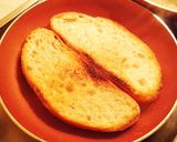 Foto del paso 4 de la receta Tosta de pimientos asados con ventresca de atún y anchoas