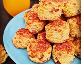 Omlós baconös-cheddaros pogácsák 🧀🥓 recept fázis 9 fotója