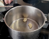 Foto del paso 2 de la receta: Arroz con bacalao y alcachofas