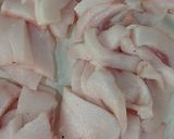Hình bước làm 1 của món Tôm sông rim tóp mỡ