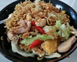 รูปขั้นตอนการทำที่ 8 ของ มาม่าผัดไก่