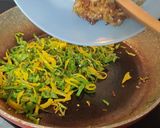 Une image de l'étape 2 de Rougail saucisse fumée(oignon confit)a la bien cousin!!!.