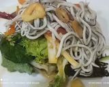 Foto del paso 4 de la receta Ensalada de gulas con verduras templadas