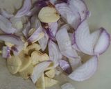Foto langkah ke 1 dari resep Telur Dadar Kunyit.
