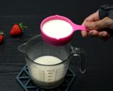 Foto langkah ke 4 dari resep Pop Ice Smoothies Tanpa Blender.