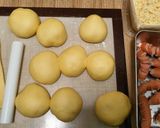 Foto langkah ke 3 dari resep Roti Asin Isi Sosis 🥐🧂🌭.